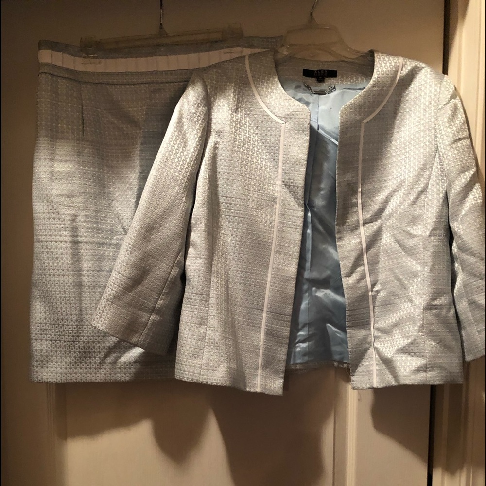 Women's two-piece suit